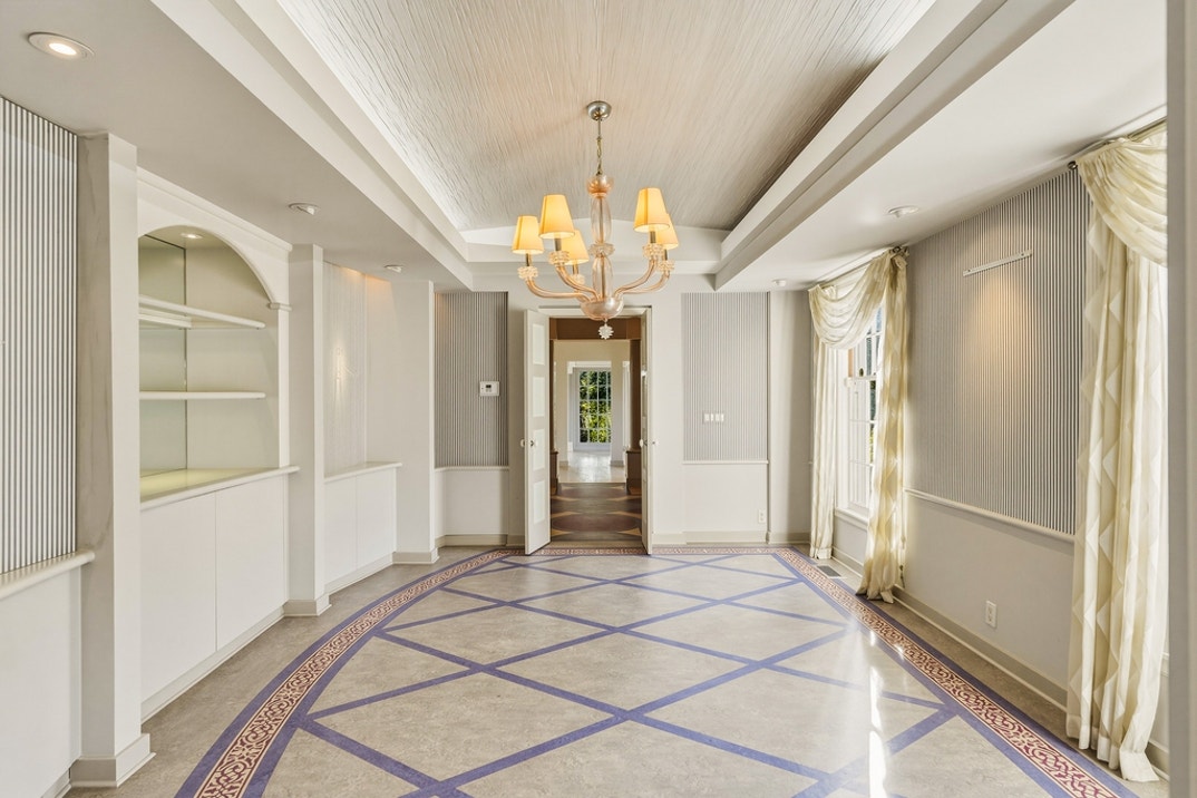 Richard Simmons Hollywood Hills New Photos 10