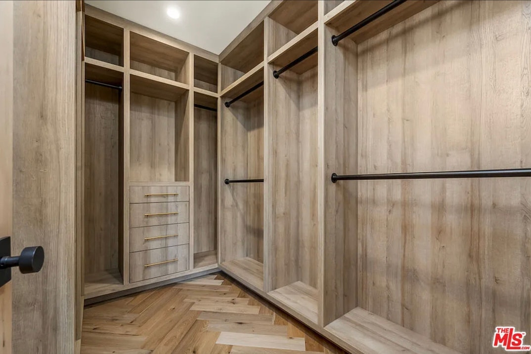 Peta Murgatroyd and Maks Chmerkovskiy Lists L.A. Home For Rent 11