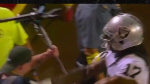 Photographer Pushed By Davante Adams Files Police Report, Claims Injuries