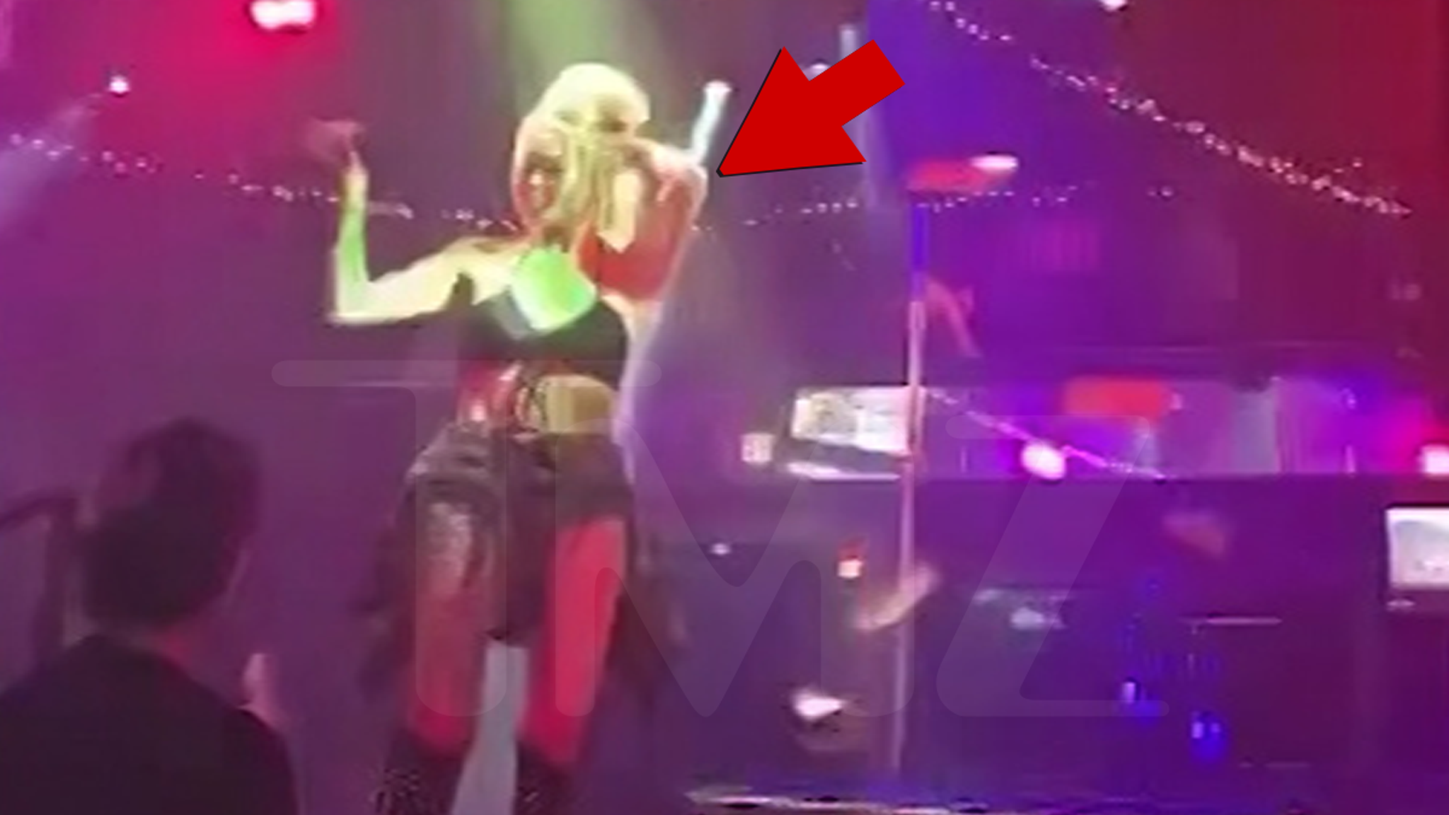 Bunnie XO Makes It Rain in Texas Strip Club, on Video