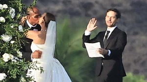 Tobey-Maguire-Officiates-Ex-Wife's-Wedding-to-New-Billionaire-Husband-backgrid-1