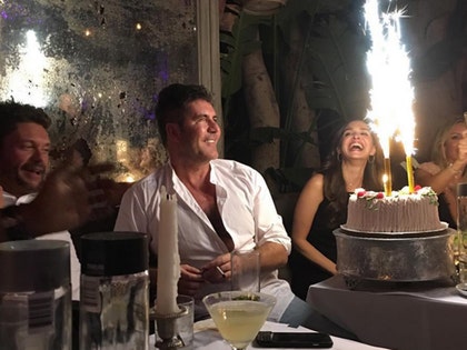 1012_simon-cowell_party-instagram_Tablet