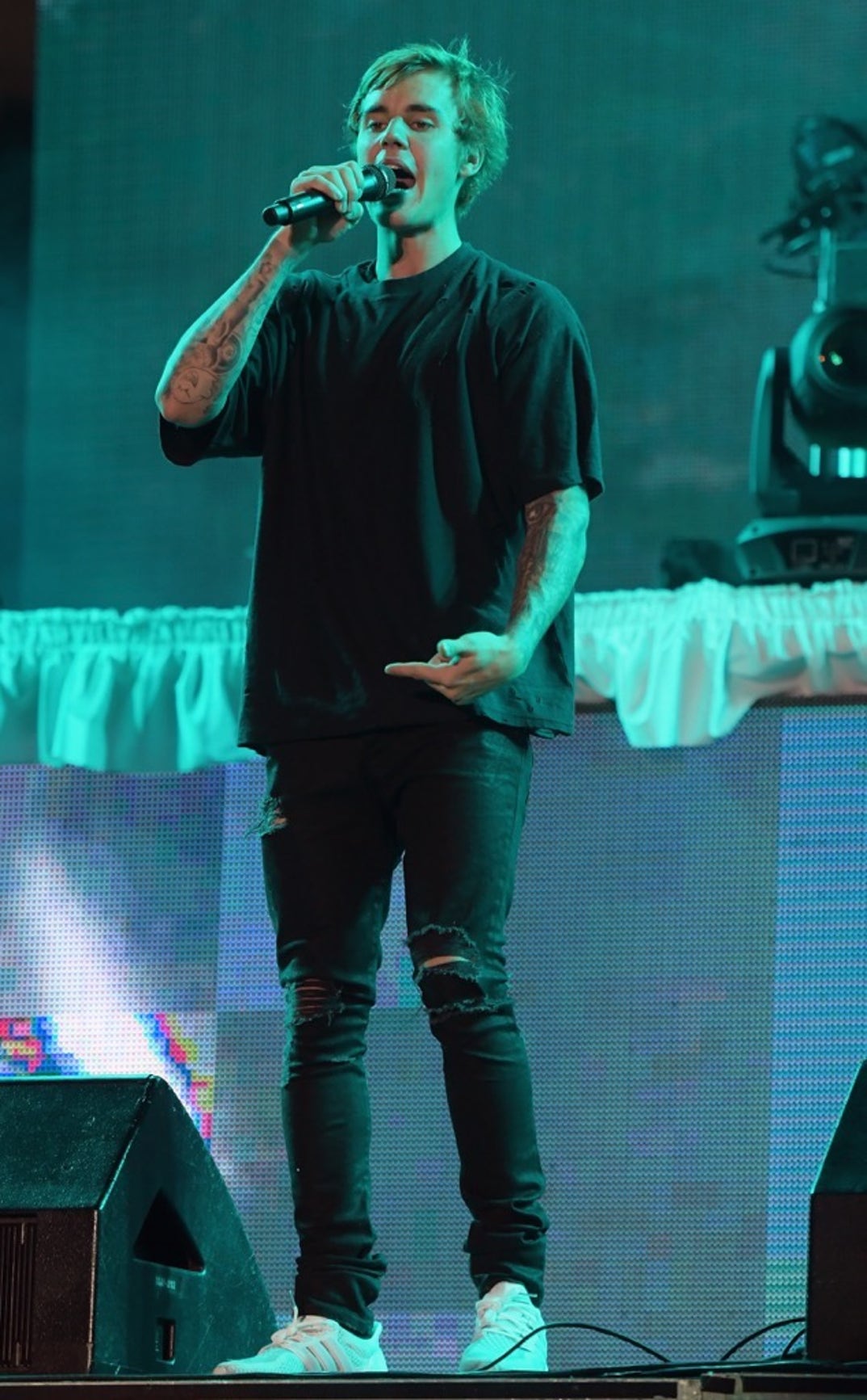 justin bieber performance photos-2-14