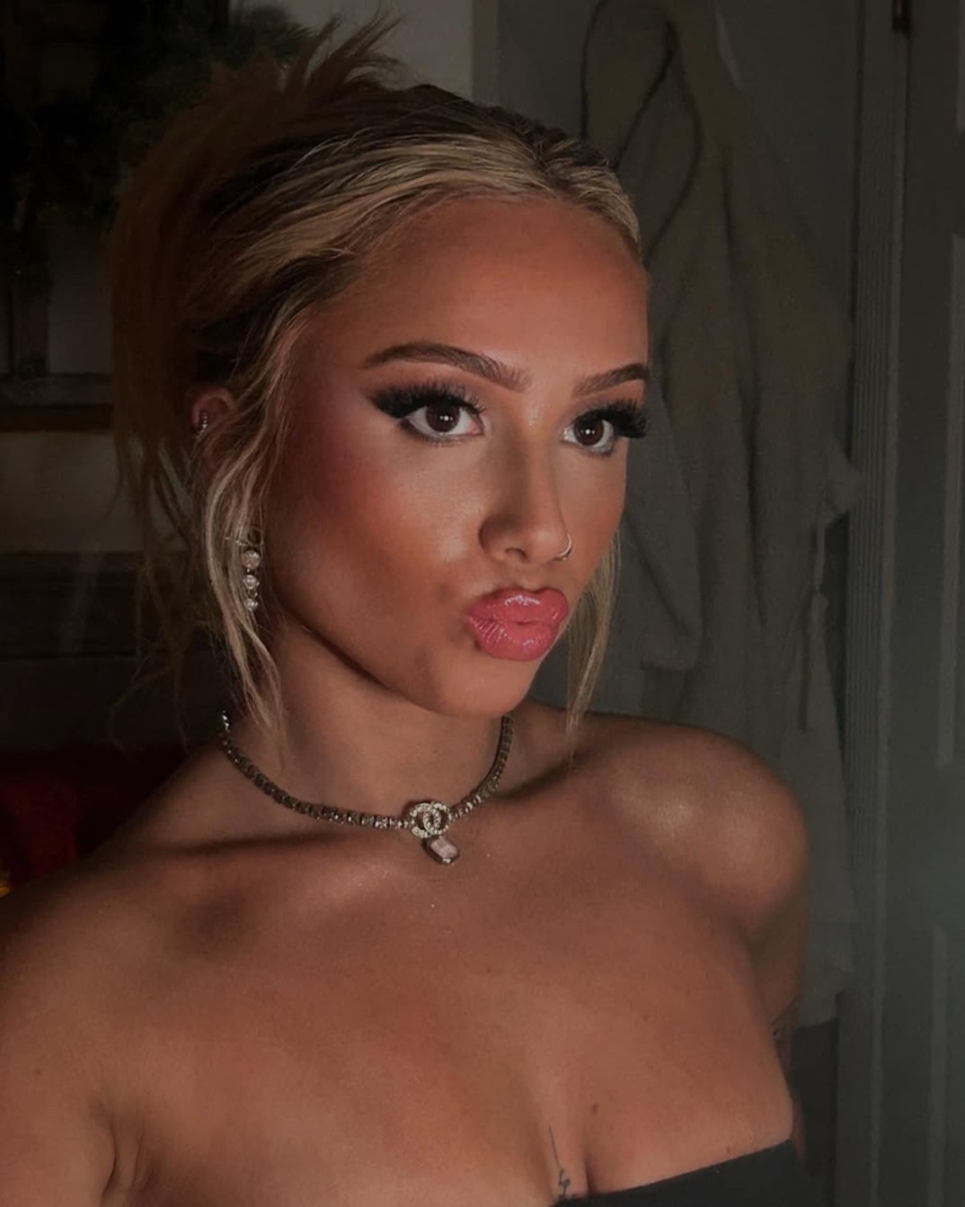 Chloe Calandra Hot Shots 15