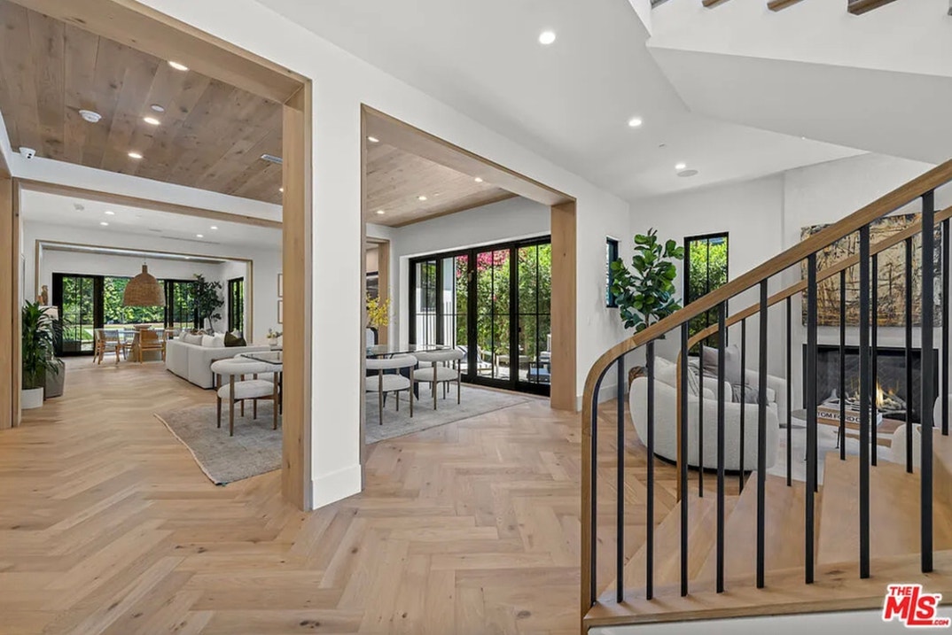 Peta Murgatroyd and Maks Chmerkovskiy Lists L.A. Home For Rent 16