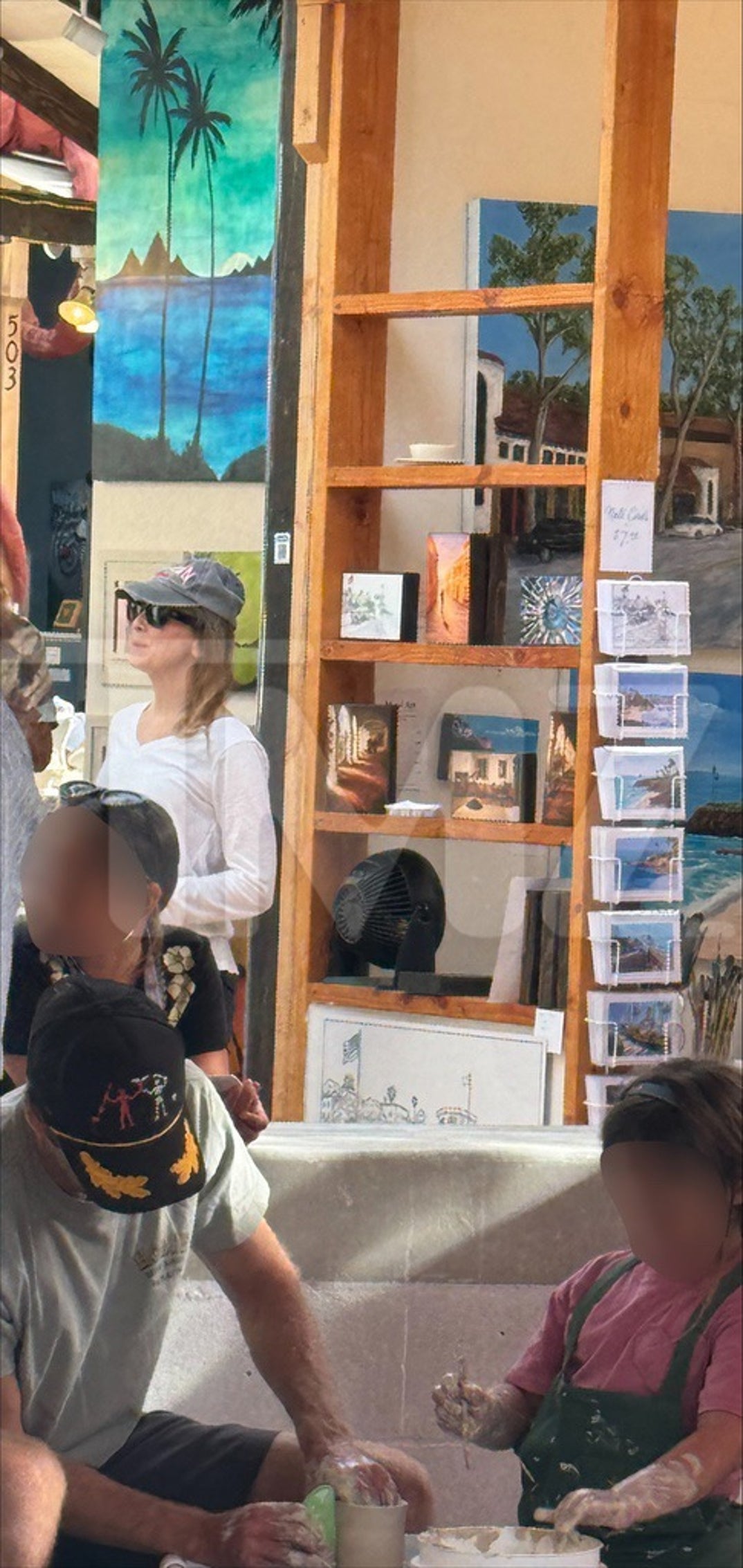 Renee Zellweger And Boyfriend Throw Pottery 4