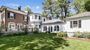 Eli Manning Selling NJ Mansion For $5.25M, Pool and Indoor Golf!