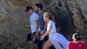 Matt Damon Joins Ben and Jen During Walk on the Beach in L.A.