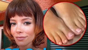 Lily Allen onlyfans feet insta 2