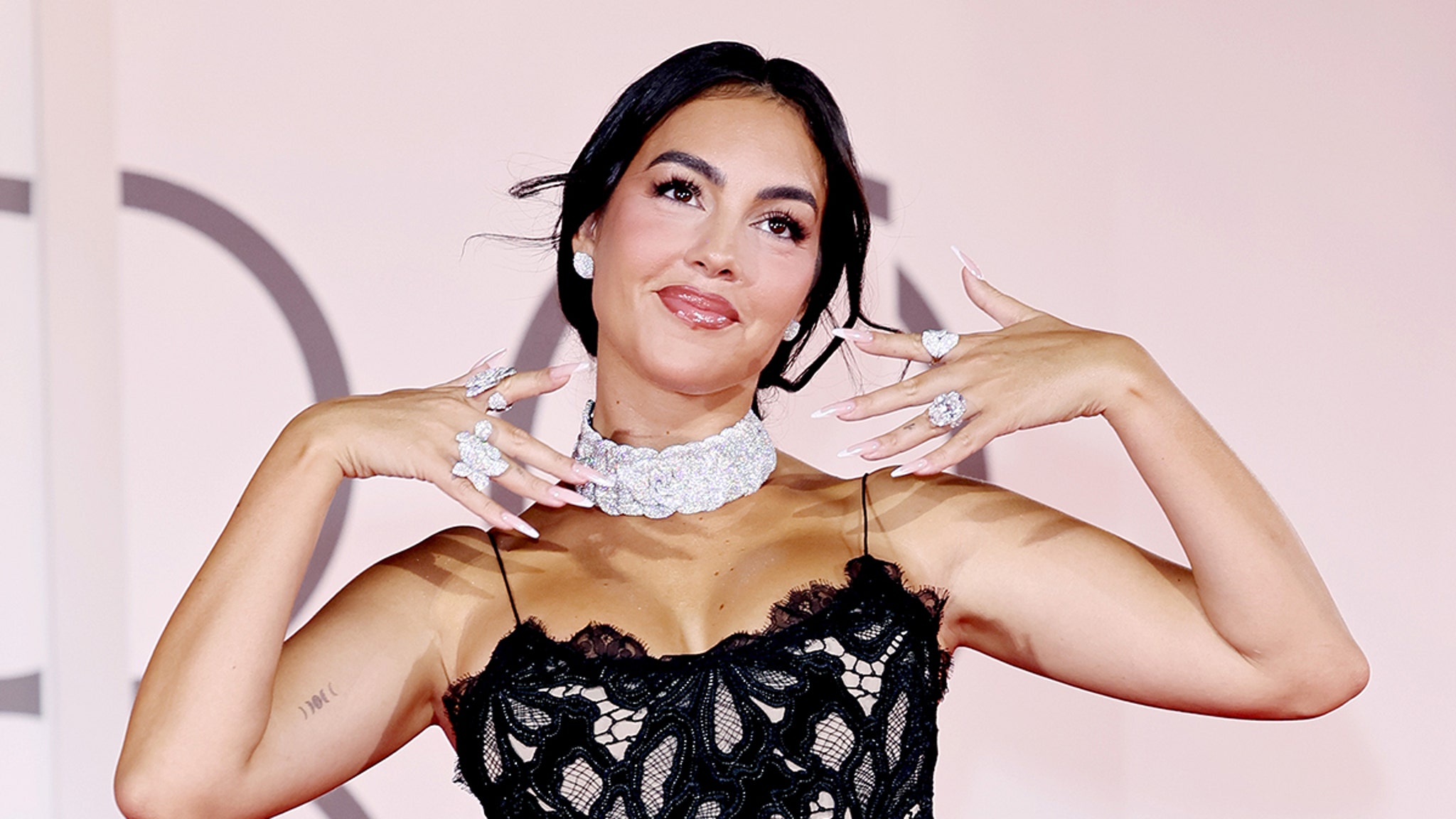 Cristiano Ronaldo’s Fiancée Flaunts 30-Carat Diamond Ring in Venice