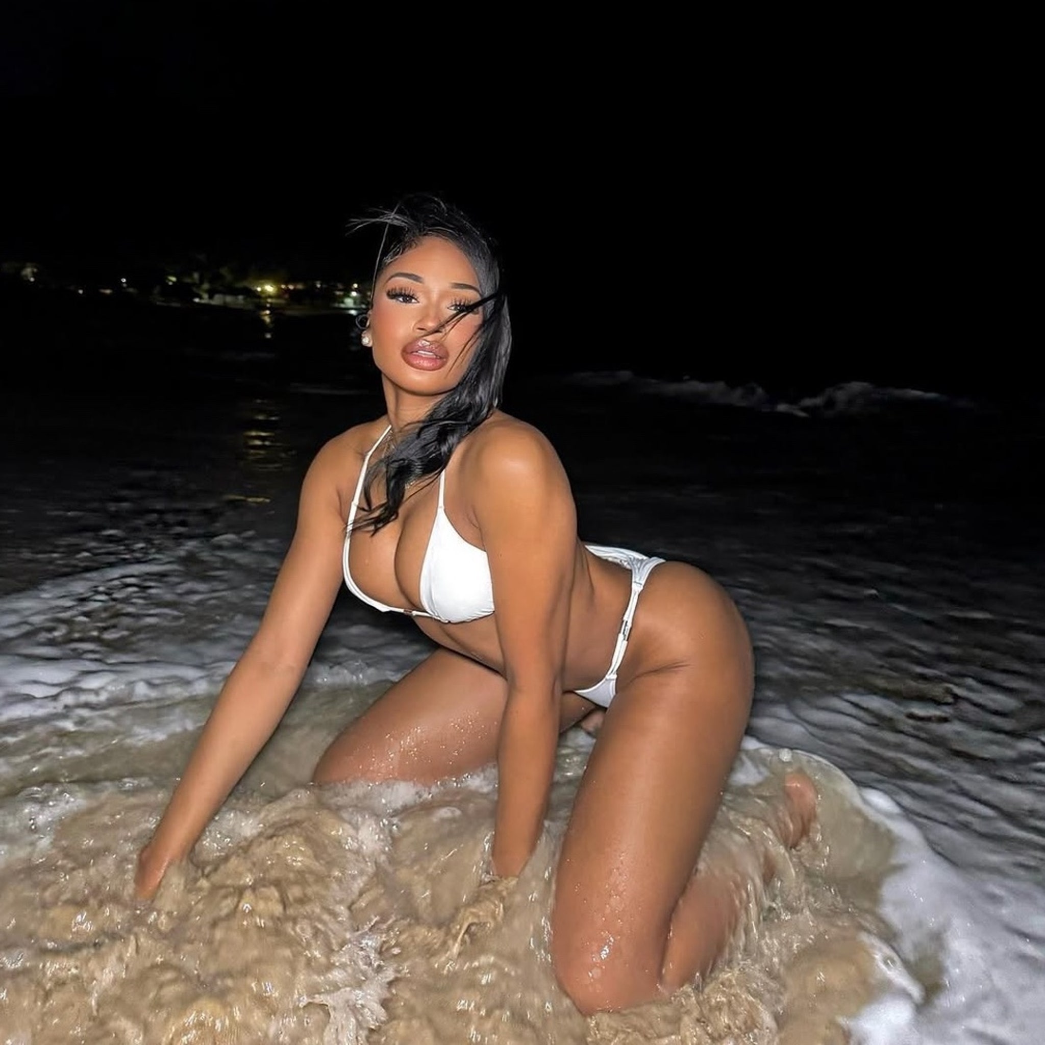 Yalangoch yigit uchun massaj video Yalangoch erkaklar chizilgan ayollarning porno videolari