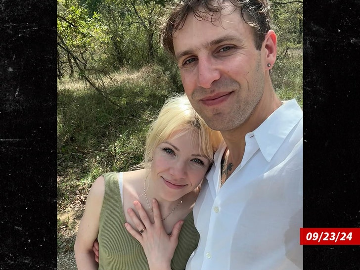 Carly Rae Jepsen Expecting First Child With Music Producer Husband 1 carly rae jepson engaged instagram