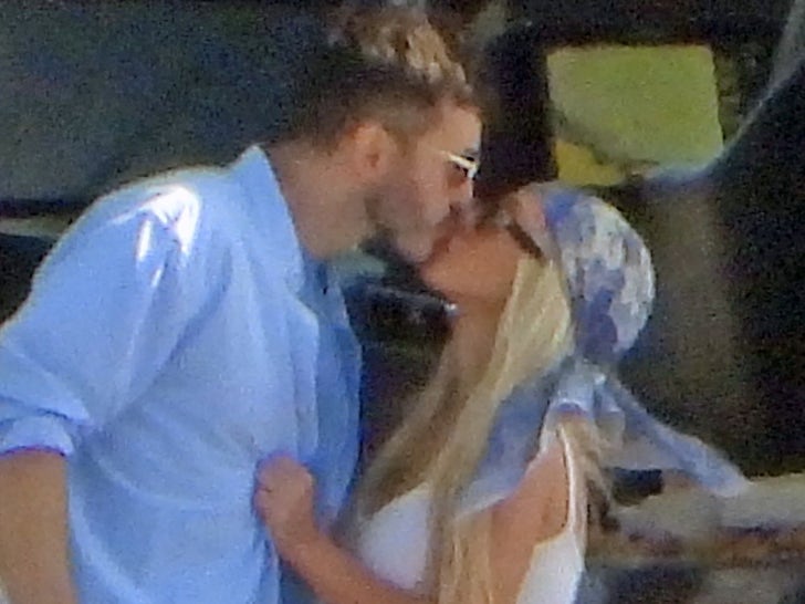 0921-Christina-Aguilera-Matthew-Rutler-SUB-2