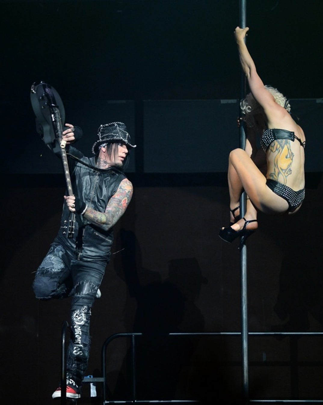0401_gunsnroses_performance_27