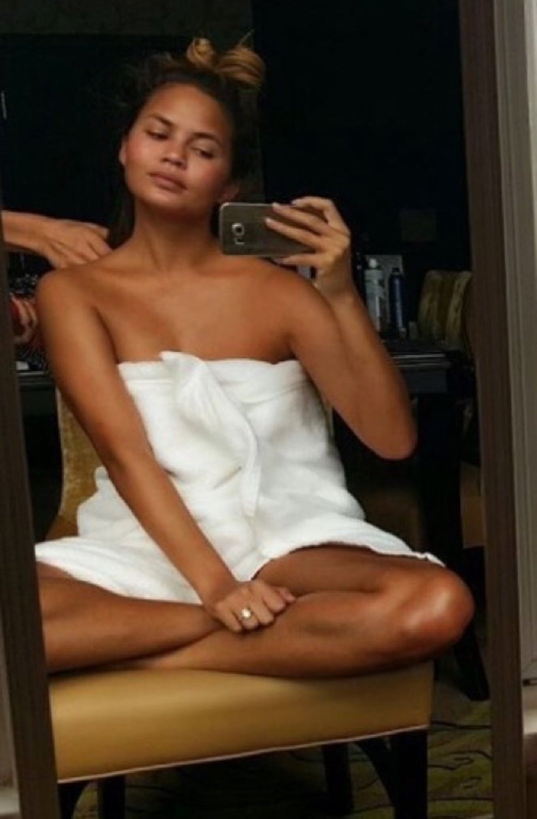 1216_chrissy_teigen_hot05