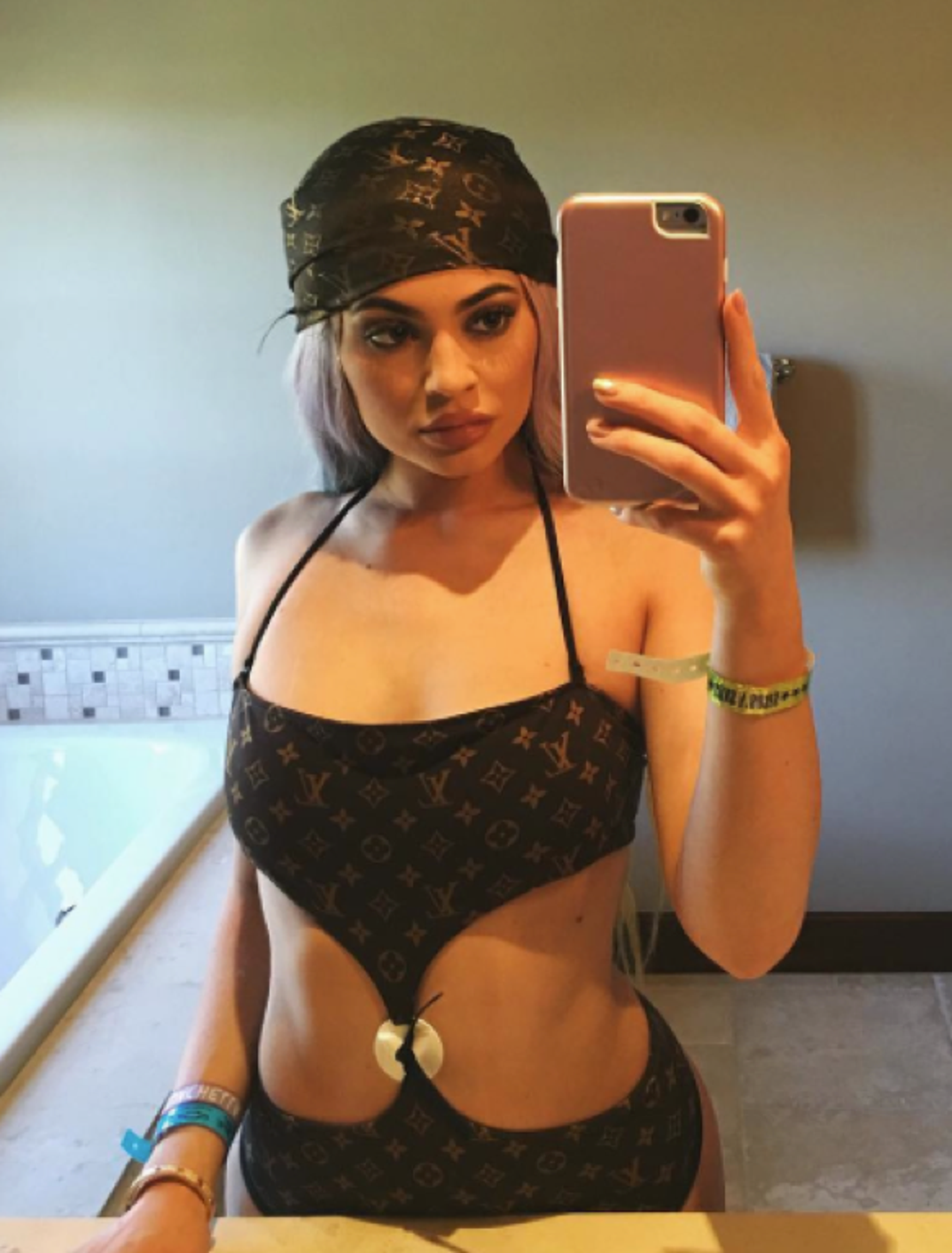 0804_Kylie_Jenner_Hot_Pics12