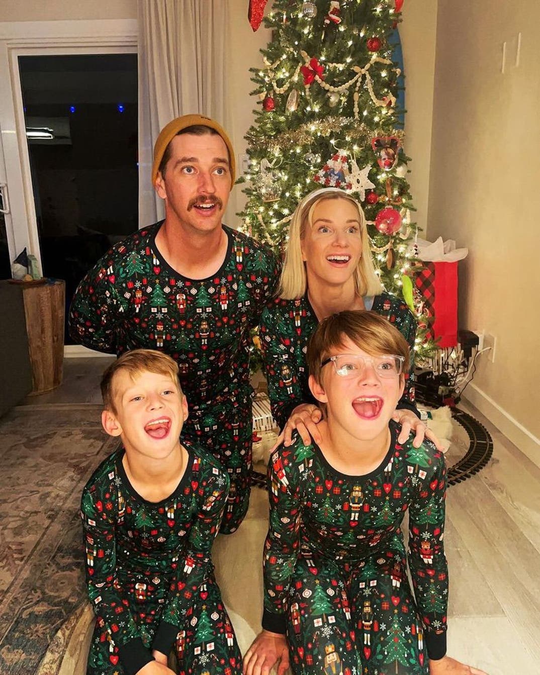 Celebrity Christmas Trees 2023, image size:1074x1343