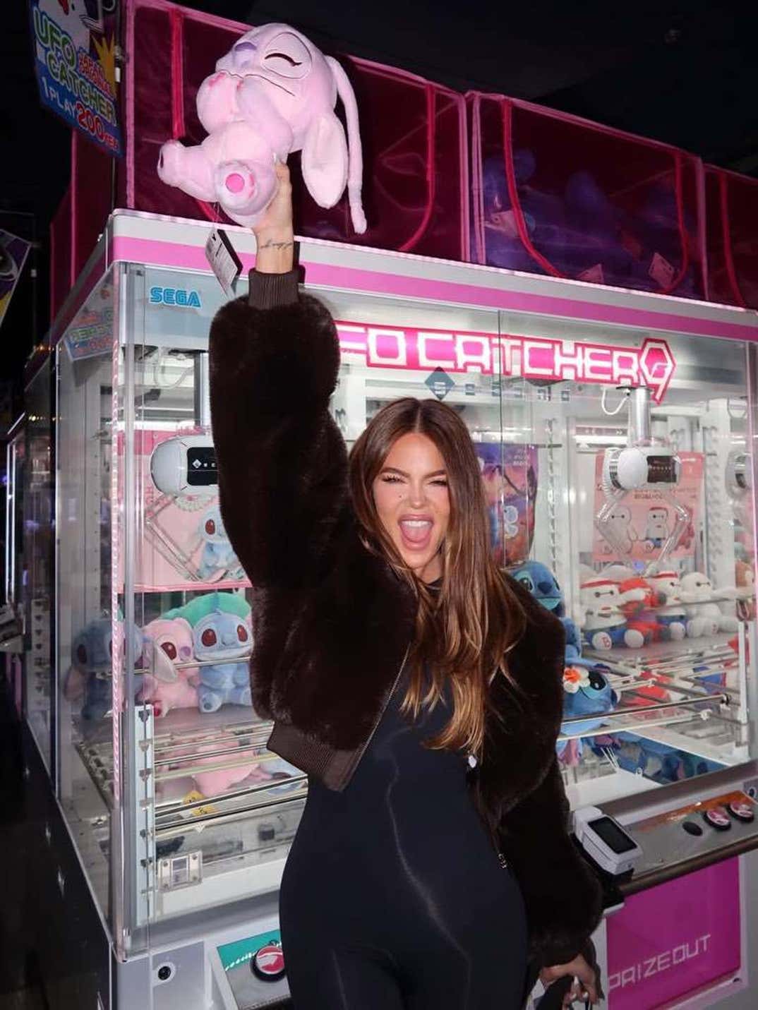 Kim Khloe Kardashian Fam Tokyo Trip 8