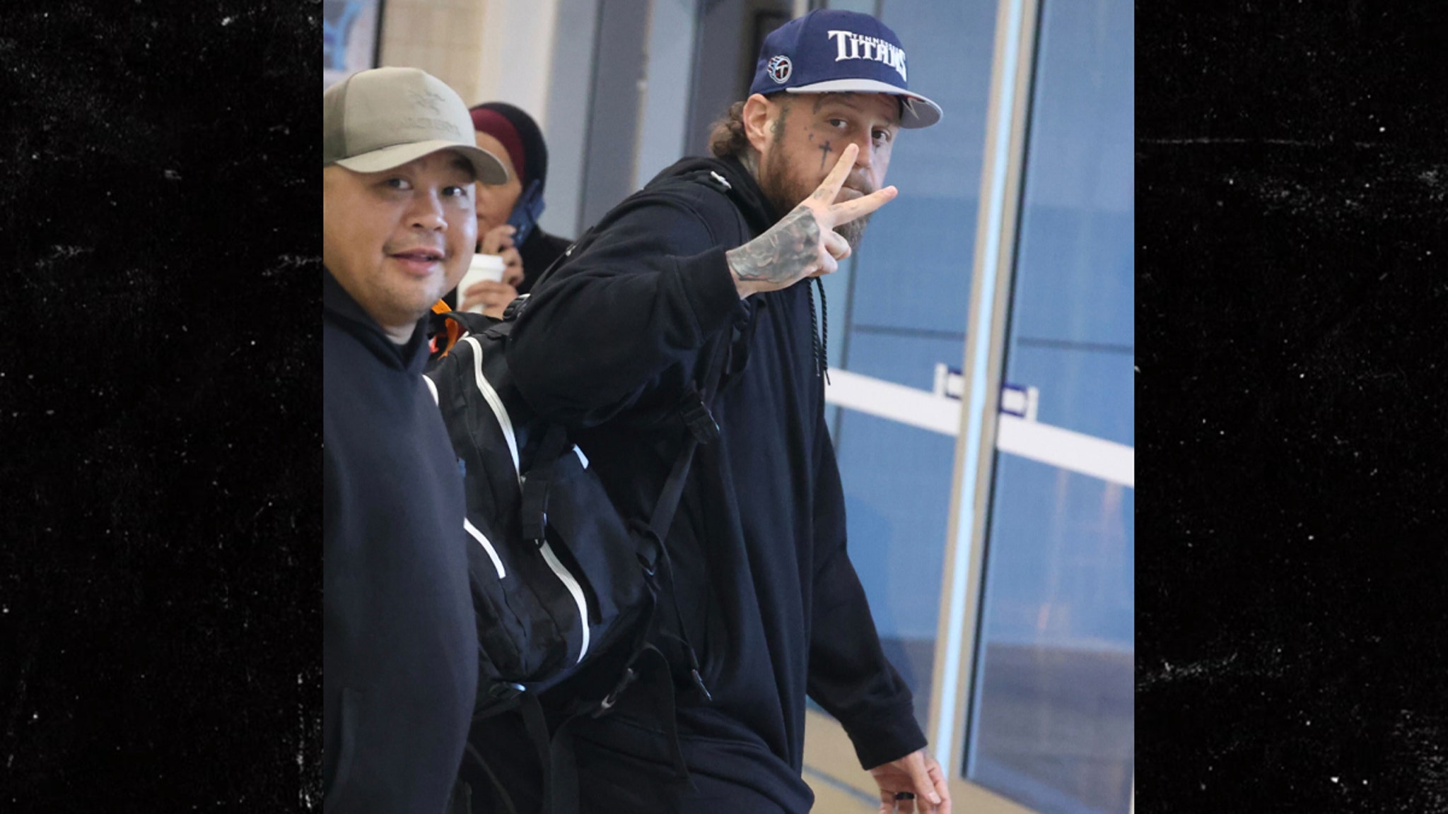 Jelly Roll Shows Off Epic 200lbs Weight Loss After Landing In Sydney
