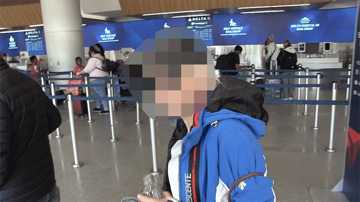 112425_anna_faris_guess_who_blur_kal