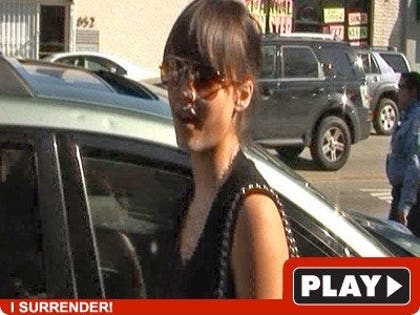 Jessica Alba: Click to watch