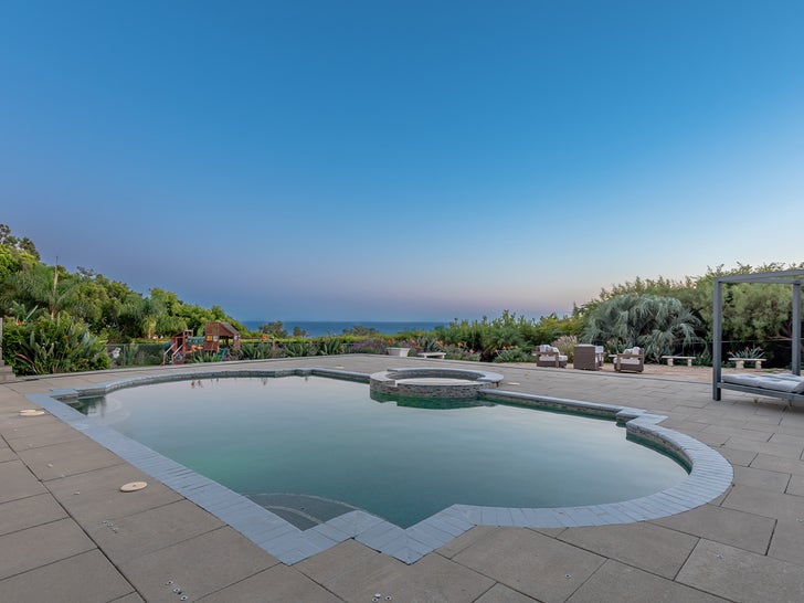 0924-Russell-Peters-Malibu-Home-SUB-2