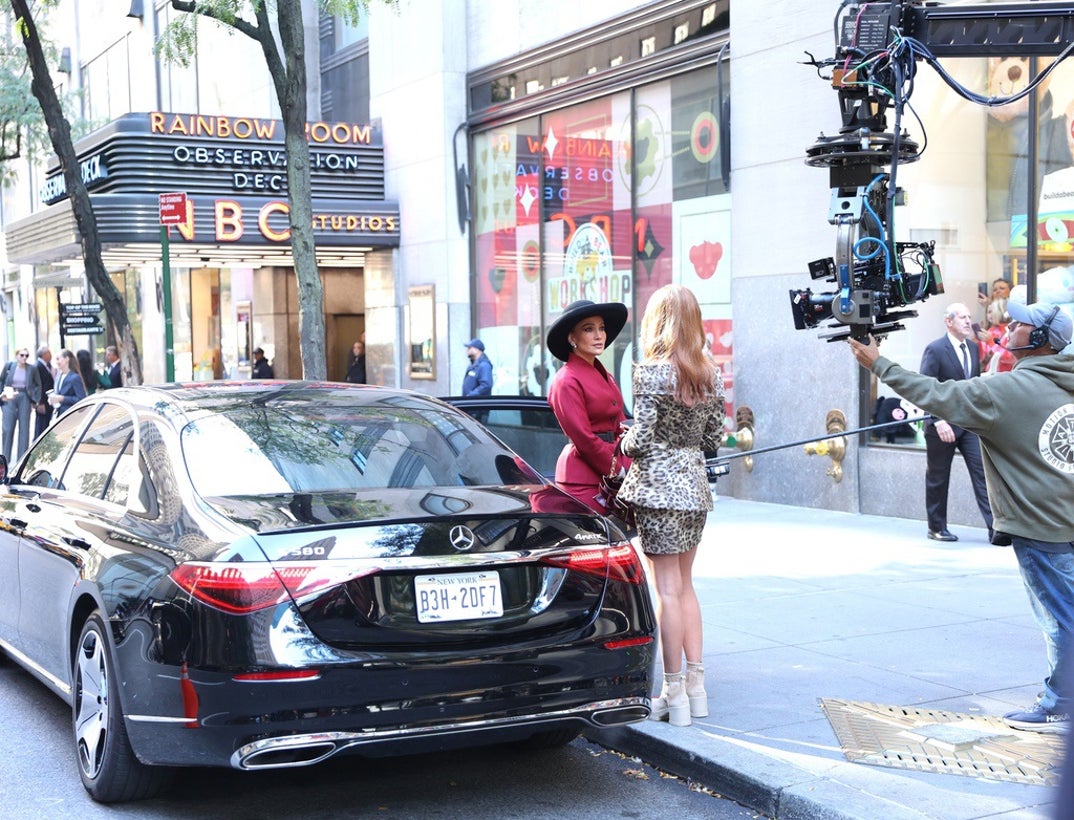 Jennifer Lopez Struts in All-Red While Filming in Manhattan 4