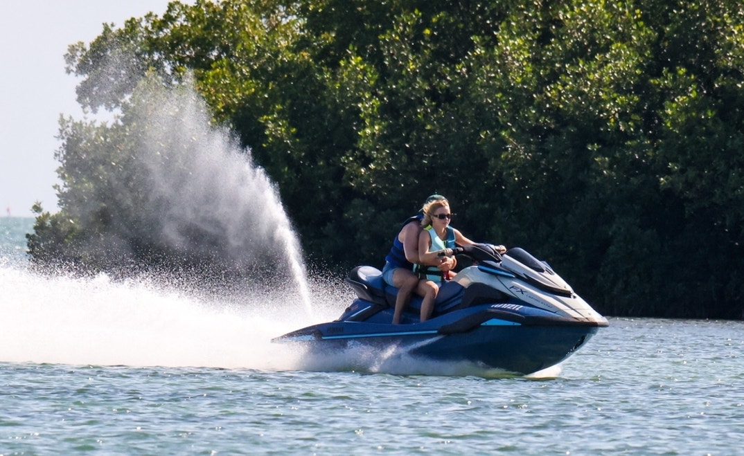 Scooter Braun Sydney Sweeney 7