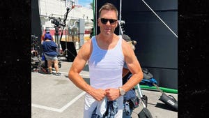 Tom Brady Shows Off Arms In Flexing Thirst Trap Pic On Set Of New Movie