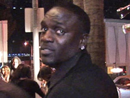 0902_Akon_tmz