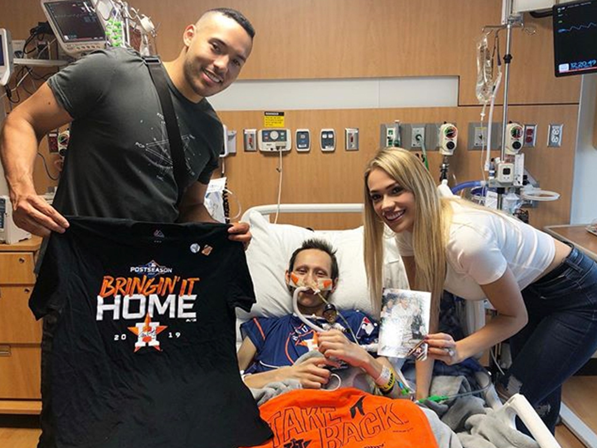 Astros' Carlos Correa makes patients' day with children's hospital visit