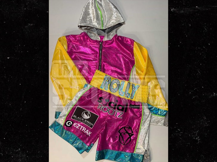 Roli Romero Fighting Outfits Handut Wm Credit