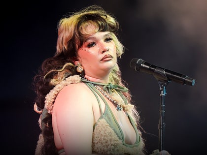 lola young main getty