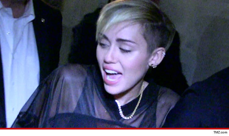Miley Cyrus Crazed Fan Threatens Ill Die Trying To Meet Her