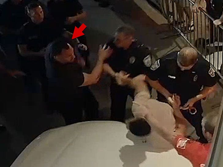 TMZ: Cowboys' Tyrone Crawford Shoved Police Officers During