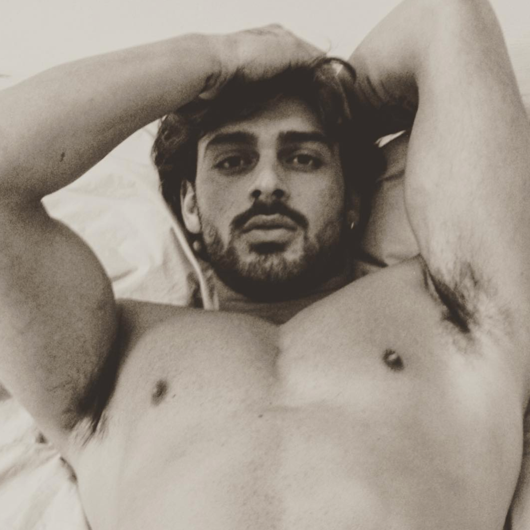 Michele-Morrone-shirtless-photos12