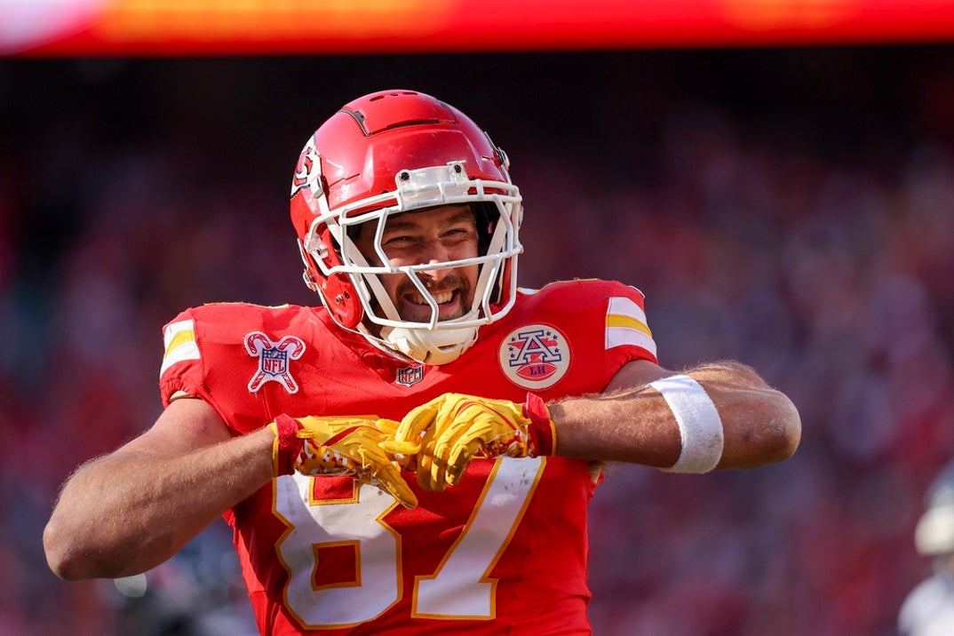 Travis Kelce On The Field 20