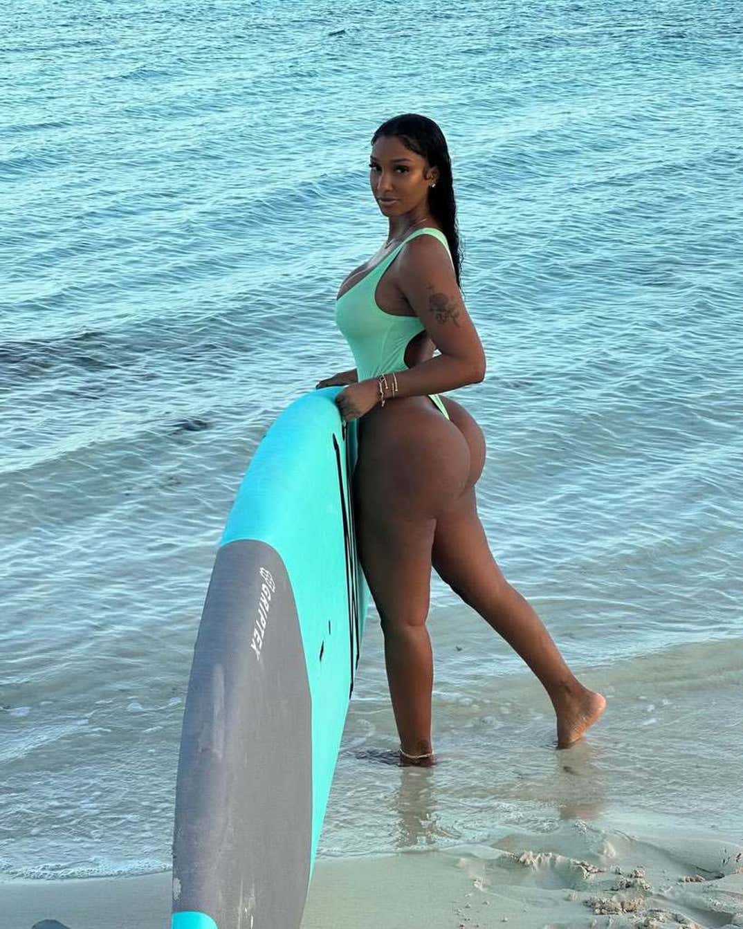 Bernice Burgos Hot Shots 40