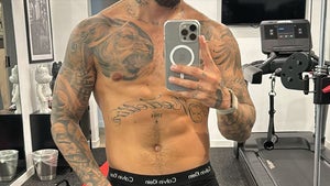 0926-Maluma-Gym-Selfie-Guess-Who-hero