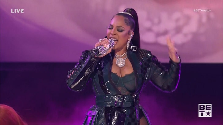 061025_ashanti_performance_kal