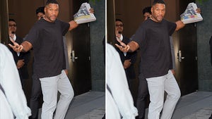 0823-Michael-Strahan-Frigin-Diff-hero