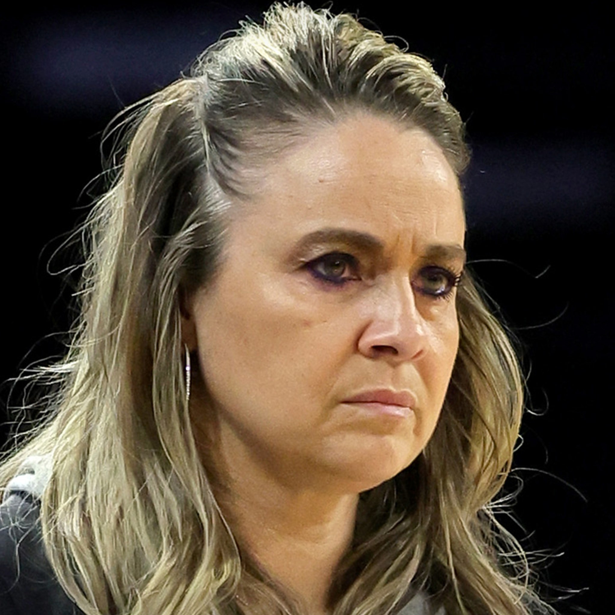 WNBA Suspends Becky Hammon 2 Games For Comments About Players Pregnancy pic