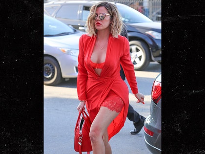 0422-khloe-kardashian-akm