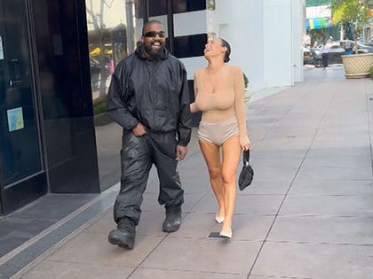 Kanye y Bianca comen en Cheesecake Factory