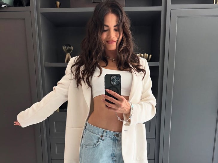 1202-Jenna-Dewan-Hot-Shots-SUB-2