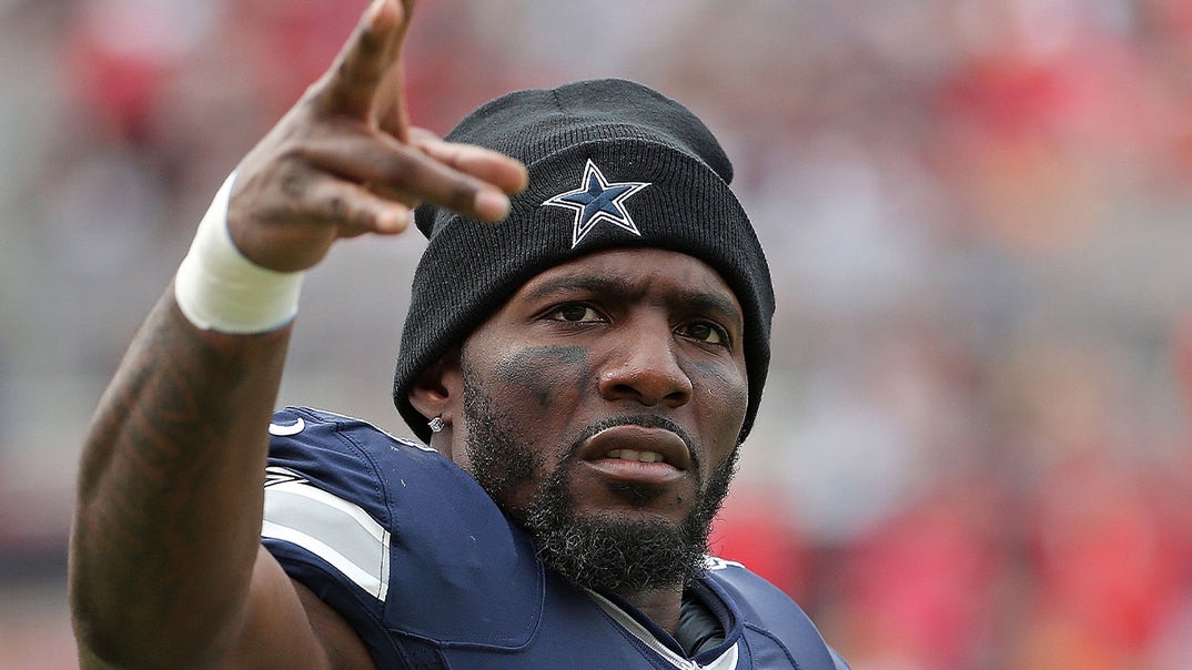 1026-Dez-Bryant-On-The-Field-PRIMARY