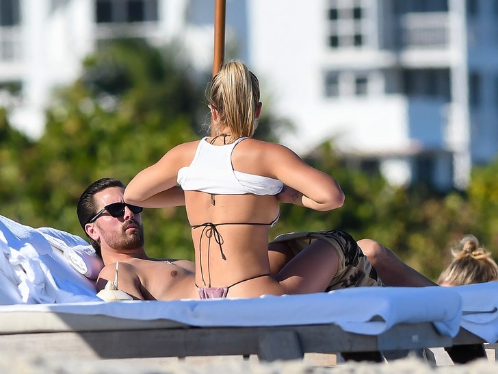 1128-scott-disick-sophia-richie-miami-thanksgiving-splash2