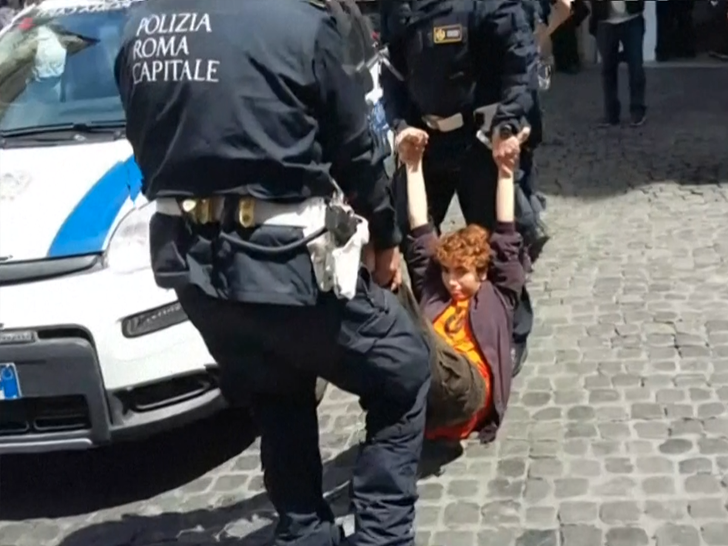 policias de trevi