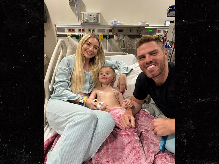 Freddie Freeman and son in hospital recovered insta 1