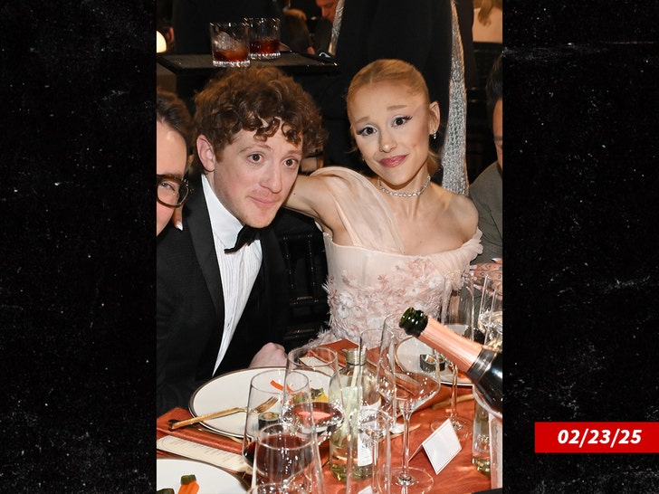 Ariana Grande dan Ethan Slater Getty 4